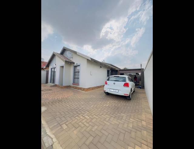 4 BEDROOM HOUSE FOR SALE IN MMESI PARK